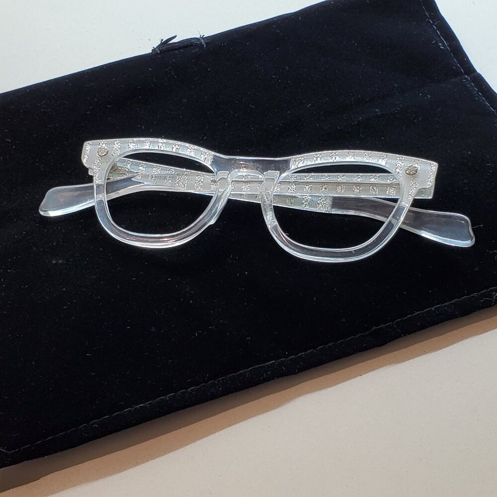 TRUE VINTAGE EYE GLASS FRAMES